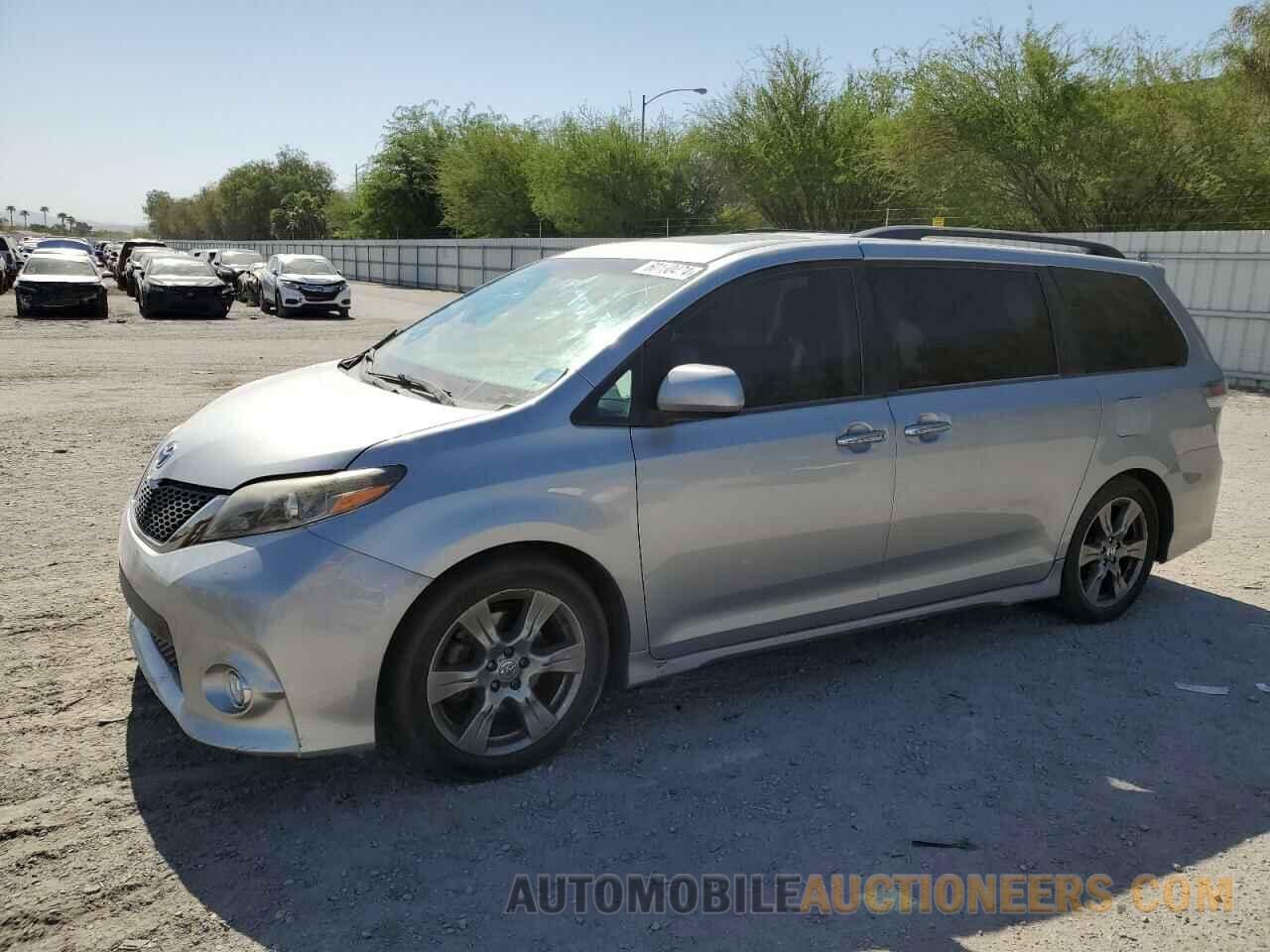 5TDXZ3DC0HS892527 TOYOTA SIENNA 2017