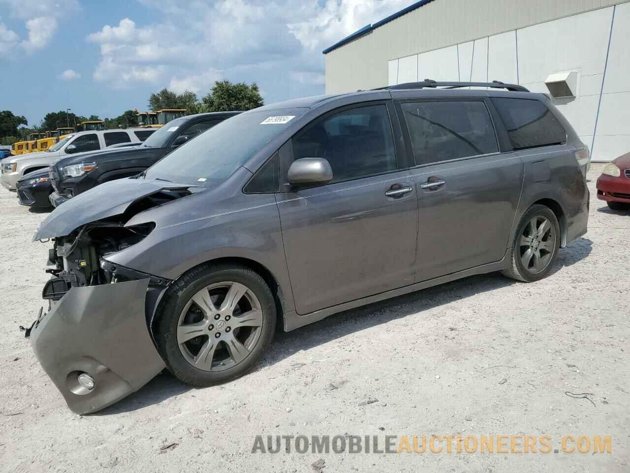 5TDXZ3DC1HS802818 TOYOTA SIENNA 2017