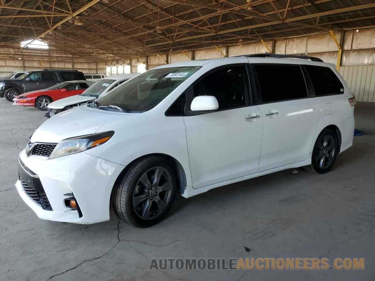 5TDXZ3DC2JS924450 TOYOTA SIENNA 2018