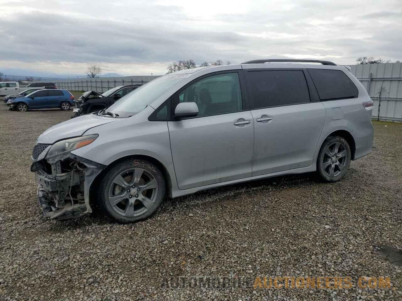 5TDXZ3DC3HS772995 TOYOTA SIENNA 2017