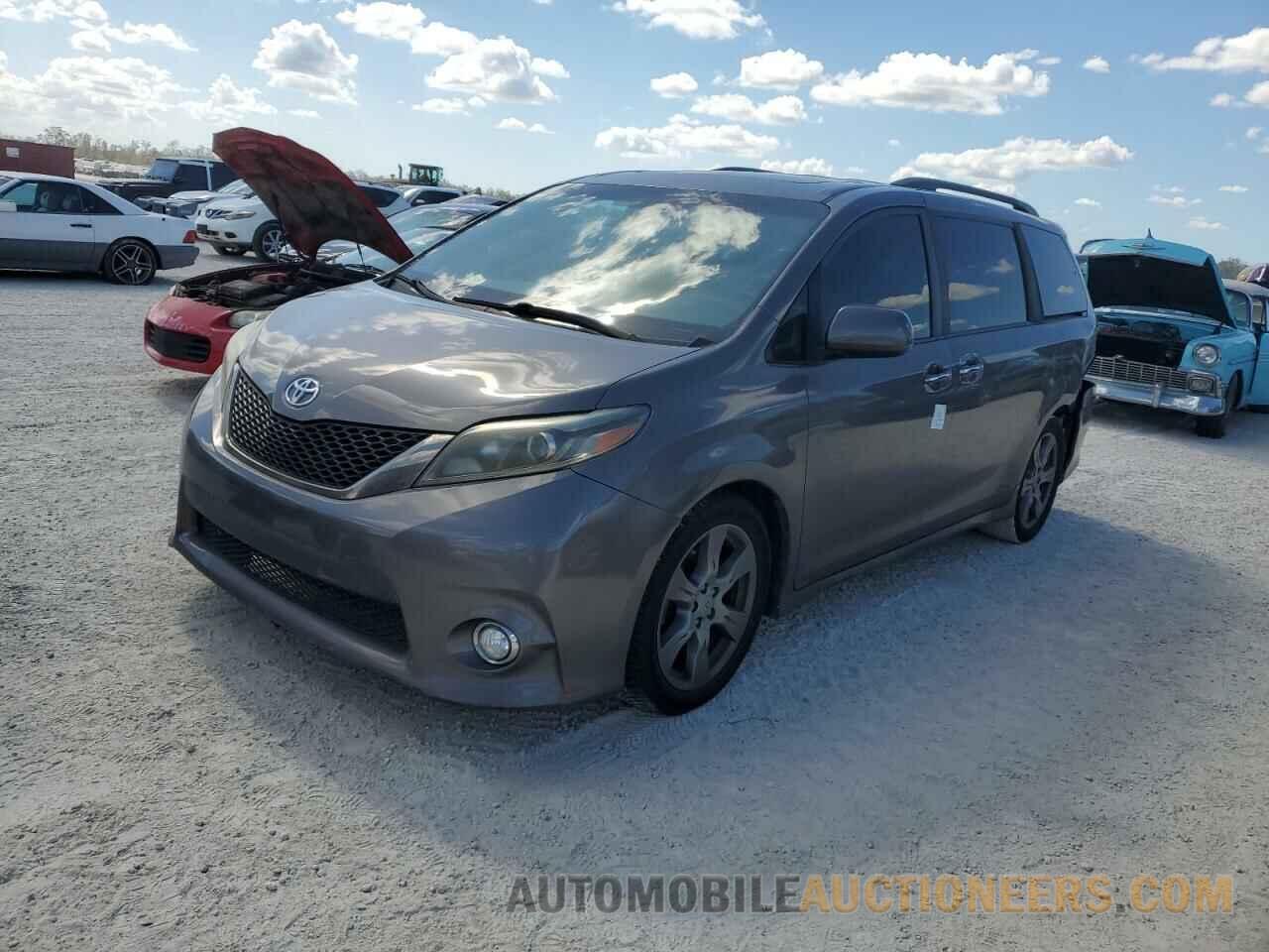 5TDXZ3DC3HS818390 TOYOTA SIENNA 2017