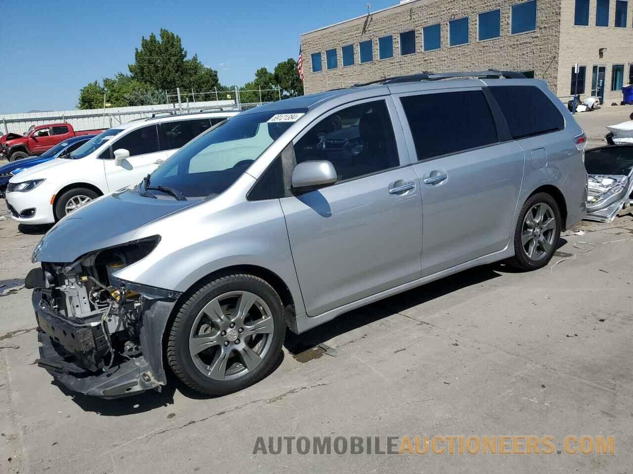 5TDXZ3DC4HS850586 TOYOTA SIENNA 2017