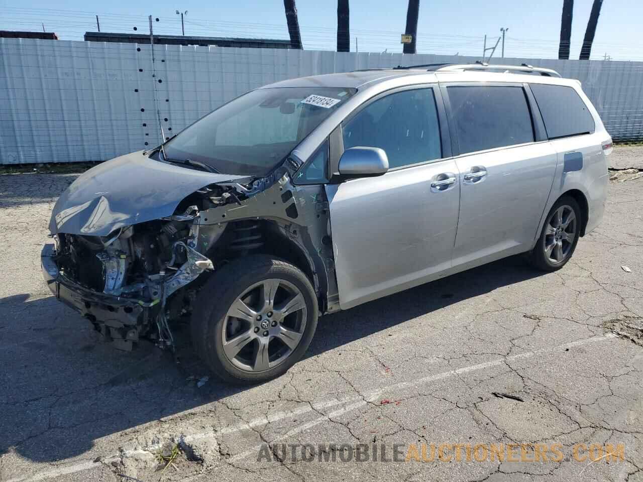 5TDXZ3DC4JS928077 TOYOTA SIENNA 2018