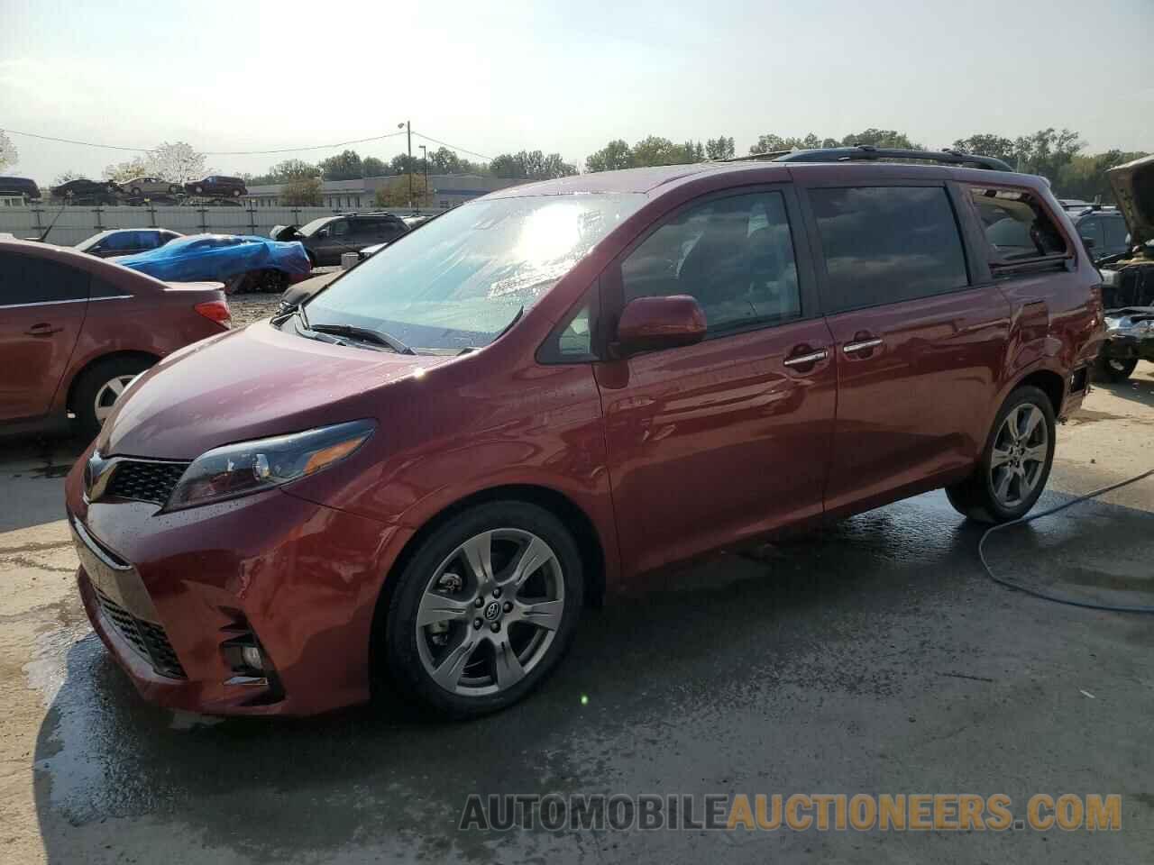 5TDXZ3DC4JS950645 TOYOTA SIENNA 2018