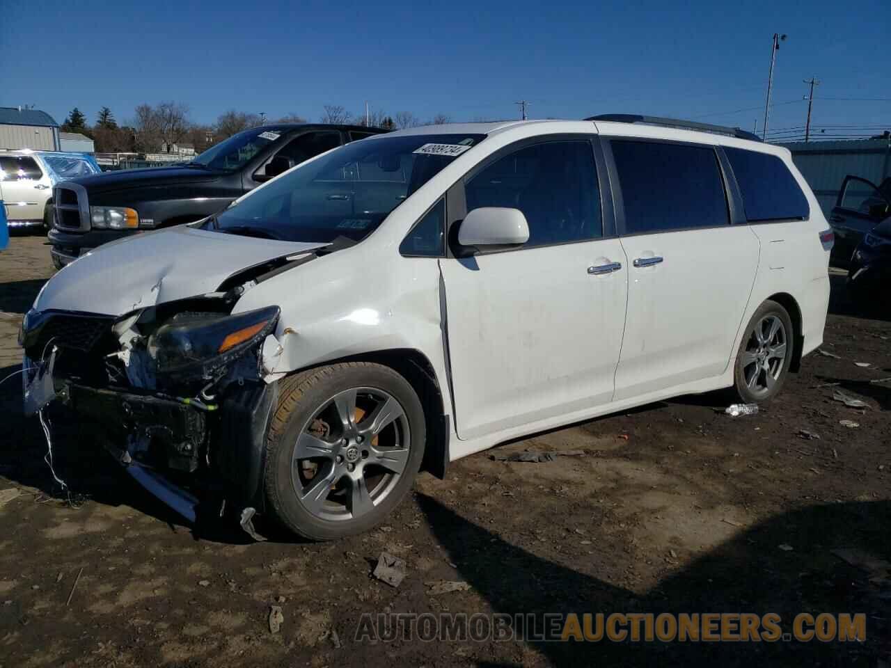 5TDXZ3DC6JS912849 TOYOTA SIENNA 2018