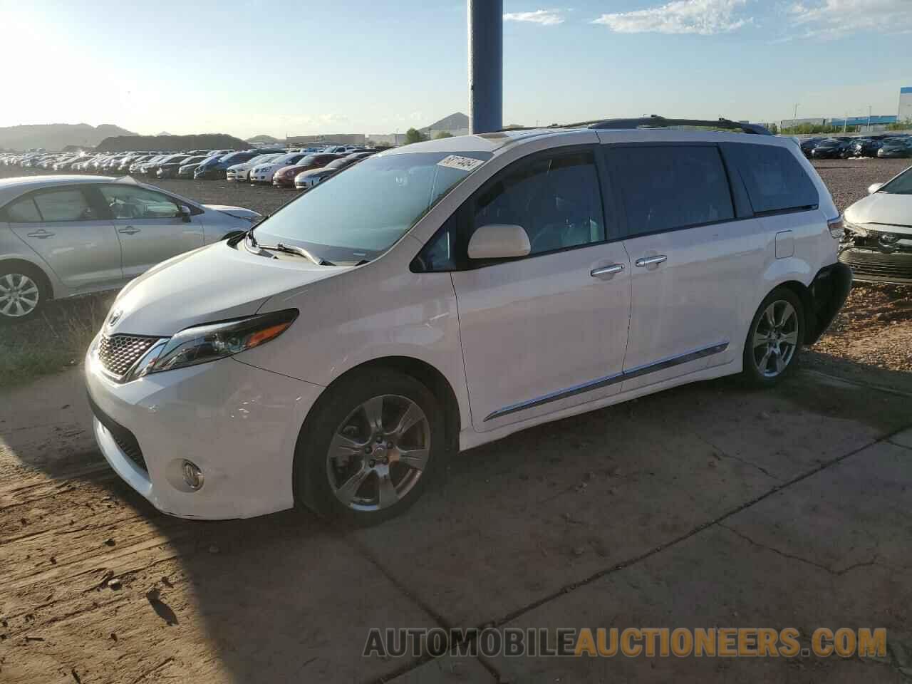 5TDXZ3DC8HS891772 TOYOTA SIENNA 2017