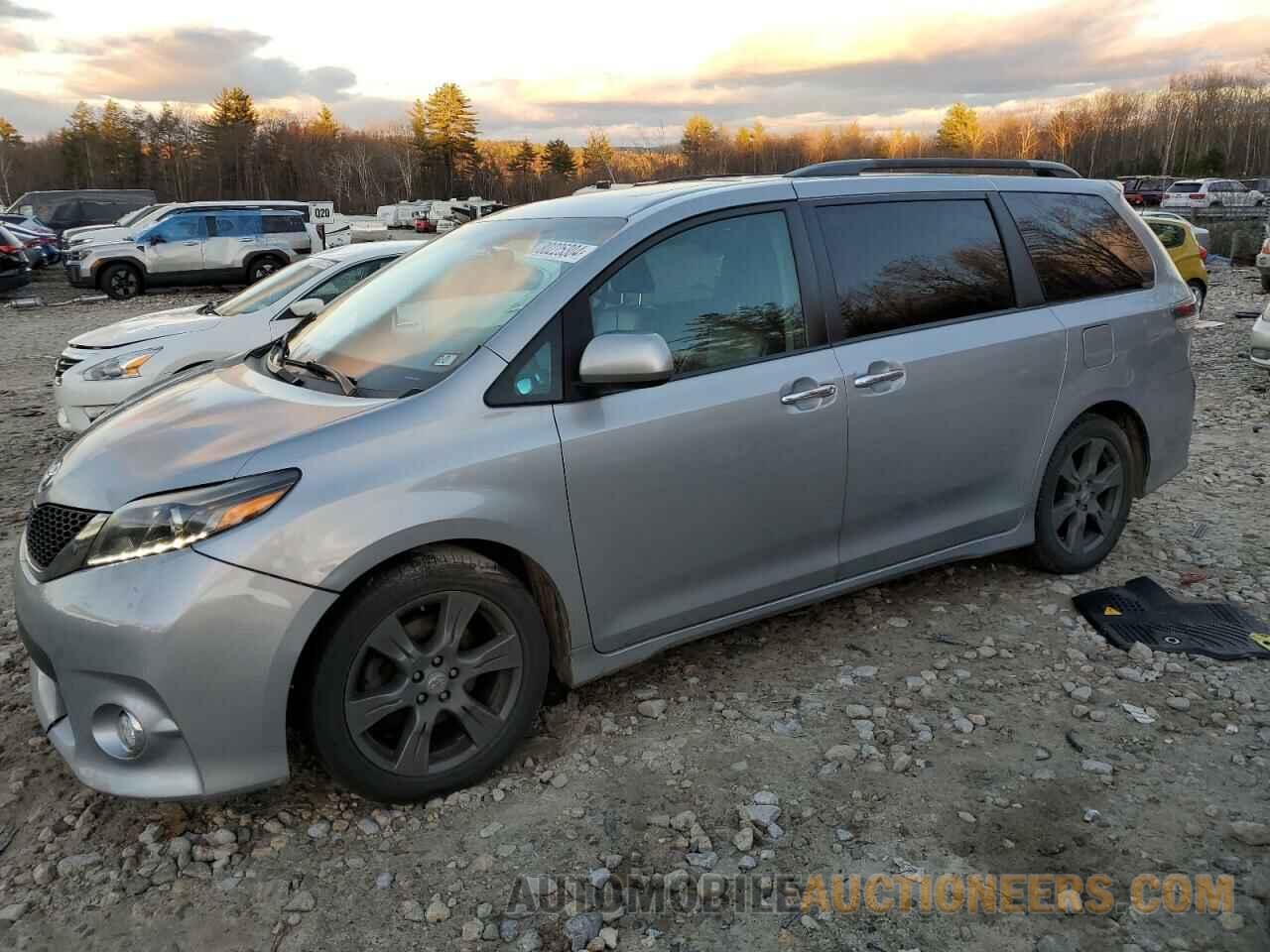 5TDXZ3DC8HS898186 TOYOTA SIENNA 2017