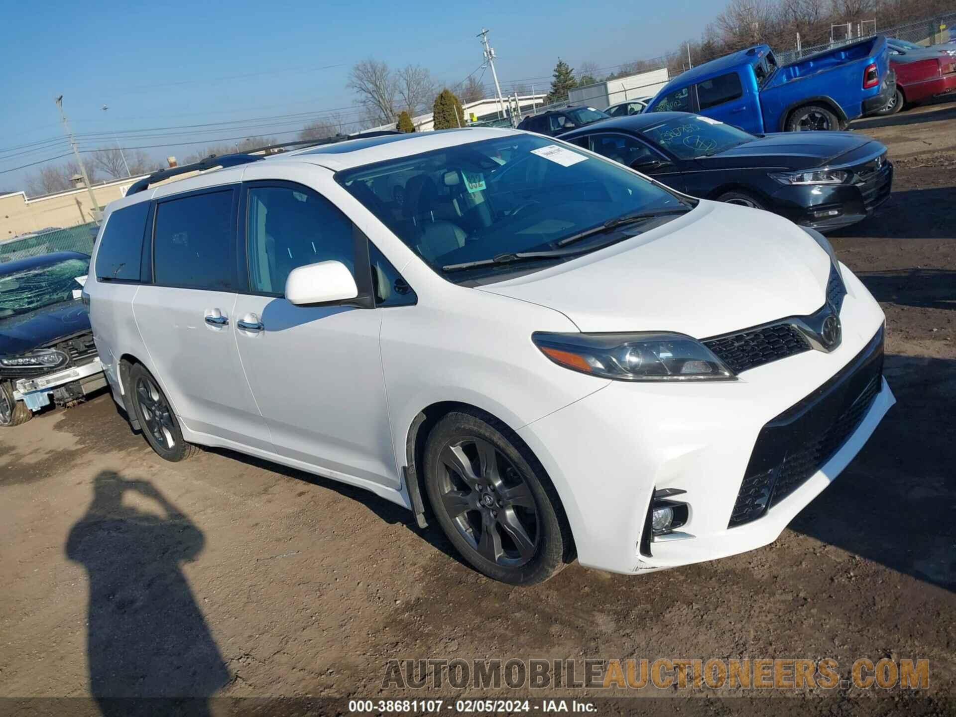 5TDXZ3DC8JS903988 TOYOTA SIENNA 2018