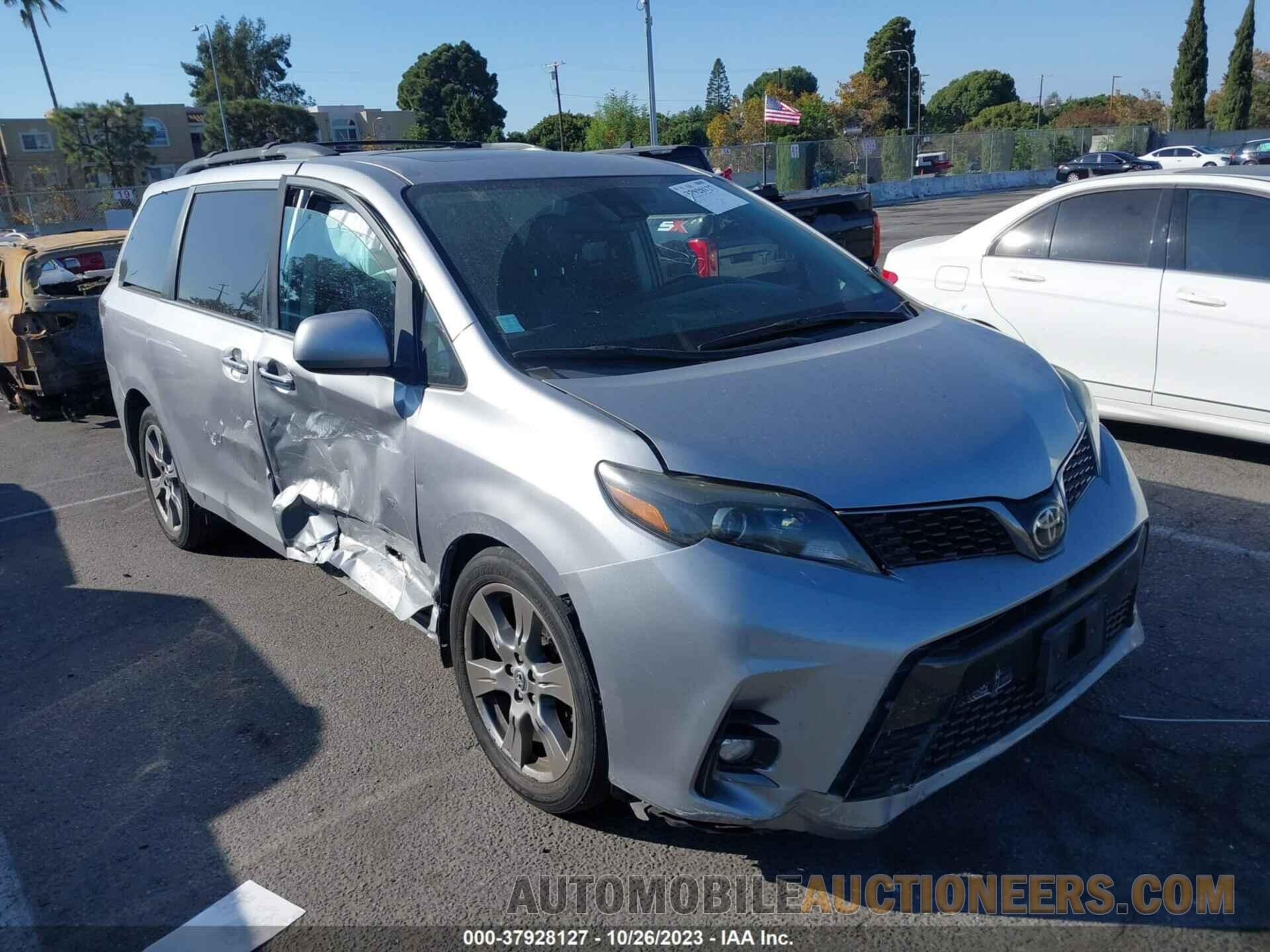 5TDXZ3DC8JS913582 TOYOTA SIENNA 2018