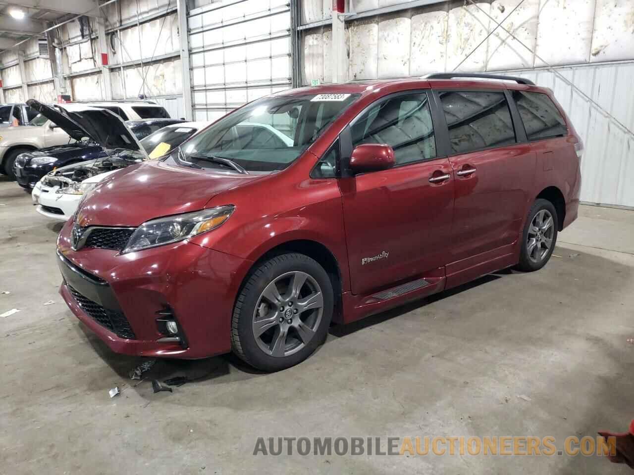 5TDXZ3DC8JS965598 TOYOTA SIENNA 2018