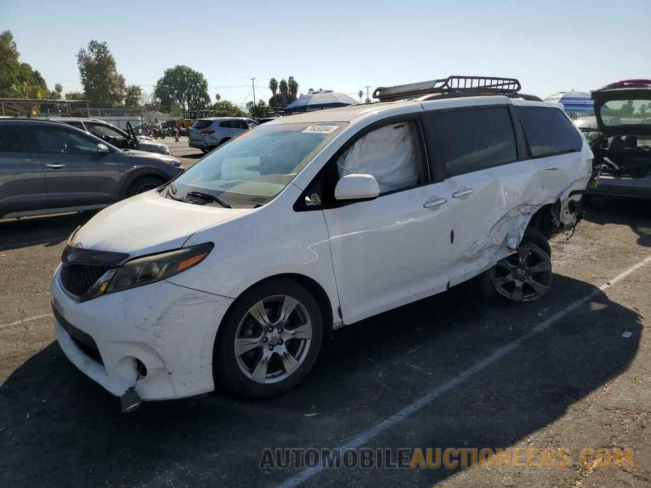 5TDXZ3DC9HS849823 TOYOTA SIENNA 2017