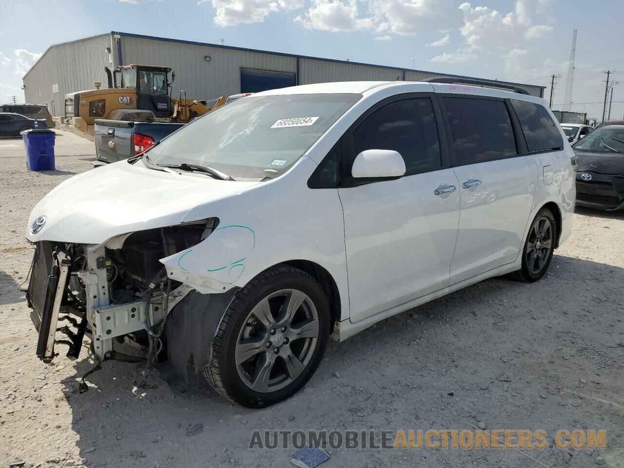 5TDXZ3DCXHS863004 TOYOTA SIENNA 2017