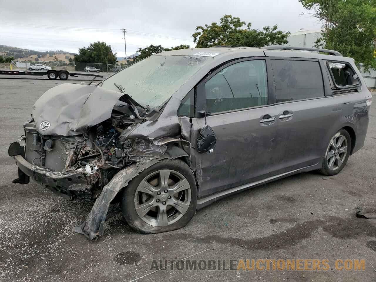 5TDXZ3DCXHS864590 TOYOTA SIENNA 2017