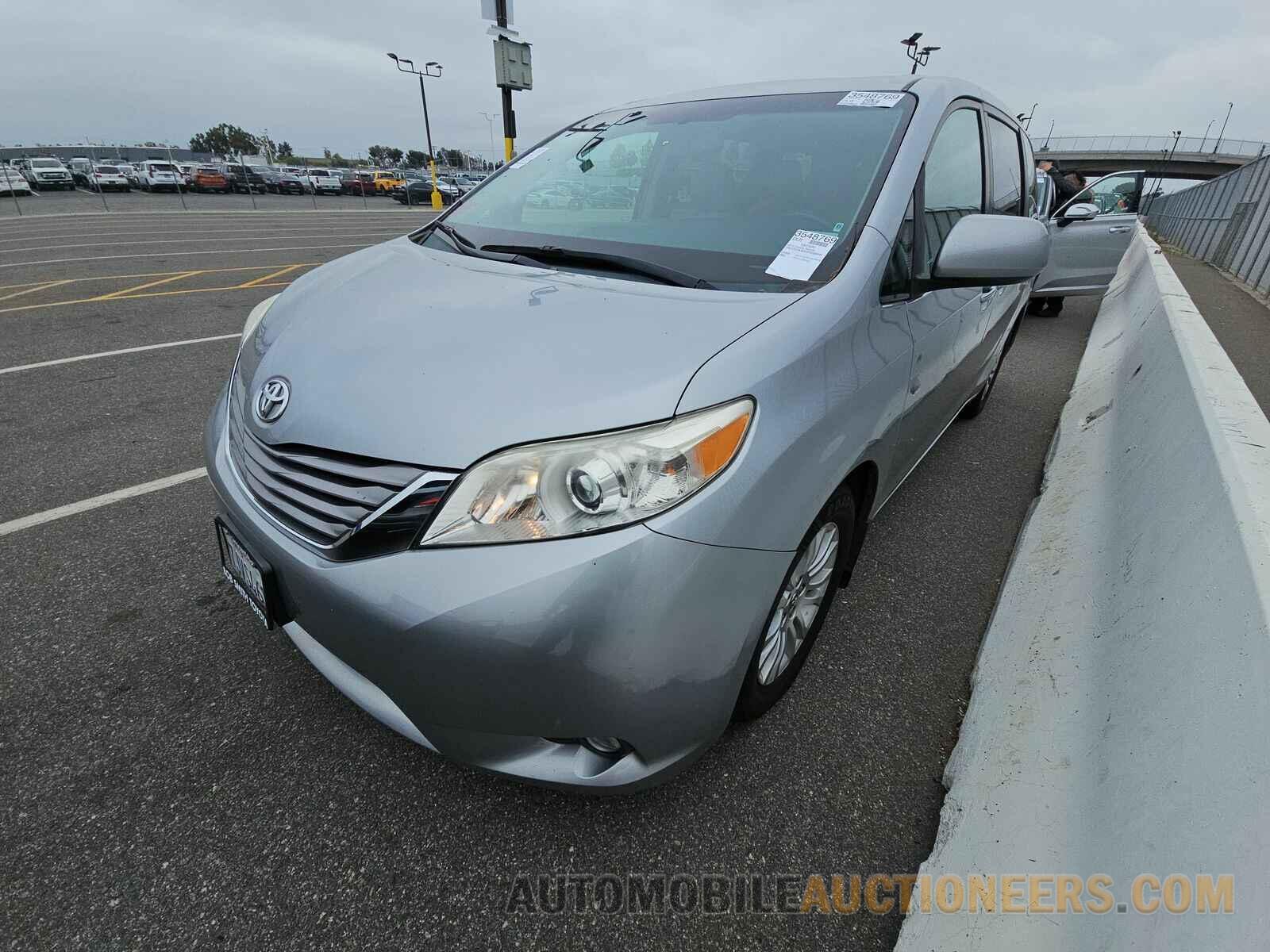 5TDYK3DC0FS559895 Toyota Sienna 2015