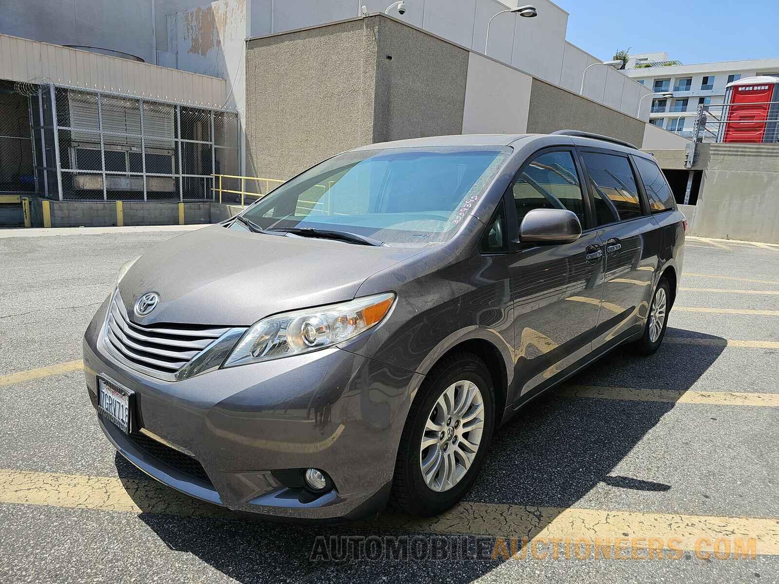 5TDYK3DC2FS547960 Toyota Sienna 2015