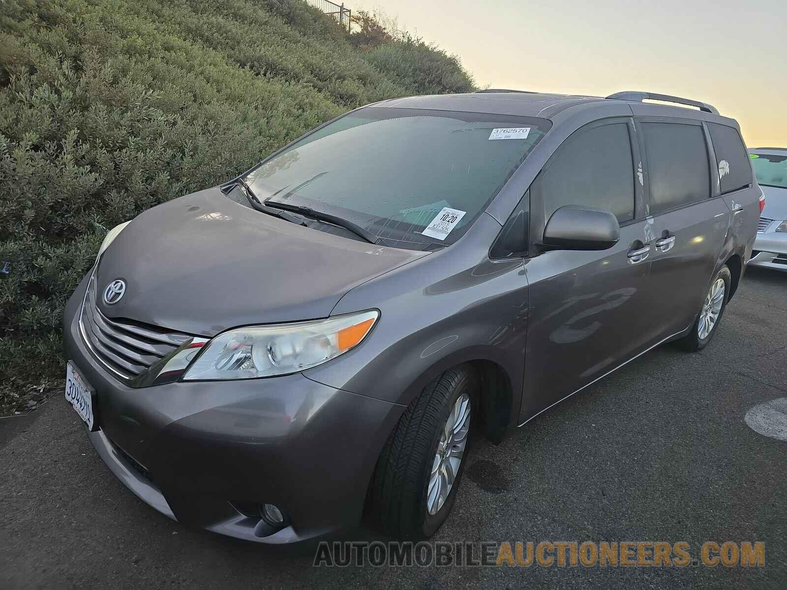 5TDYK3DC6FS660147 Toyota Sienna 2015