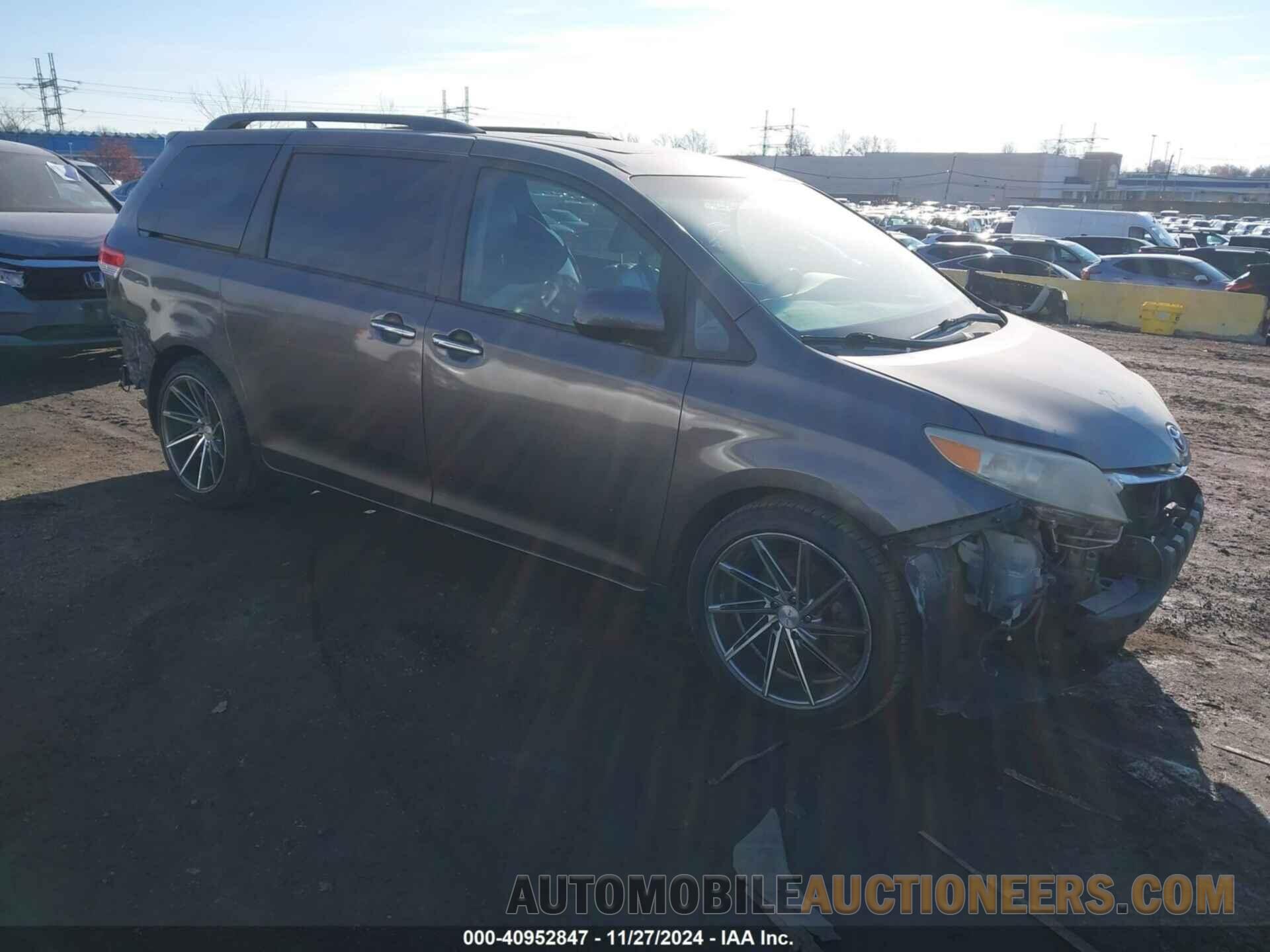 5TDYK3DC7BS061557 TOYOTA SIENNA 2011