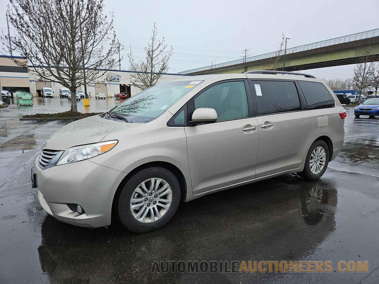 5TDYK3DC7FS564320 Toyota Sienna 2015