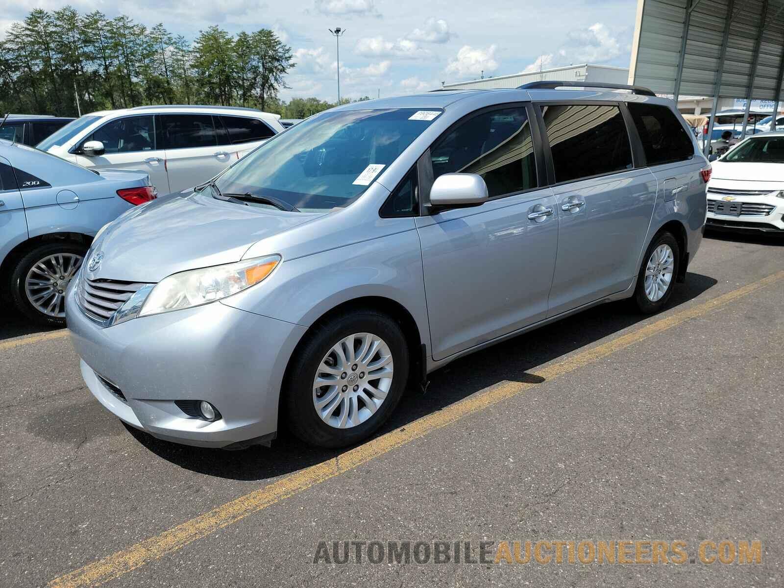 5TDYK3DC8FS533965 Toyota Sienna 2015