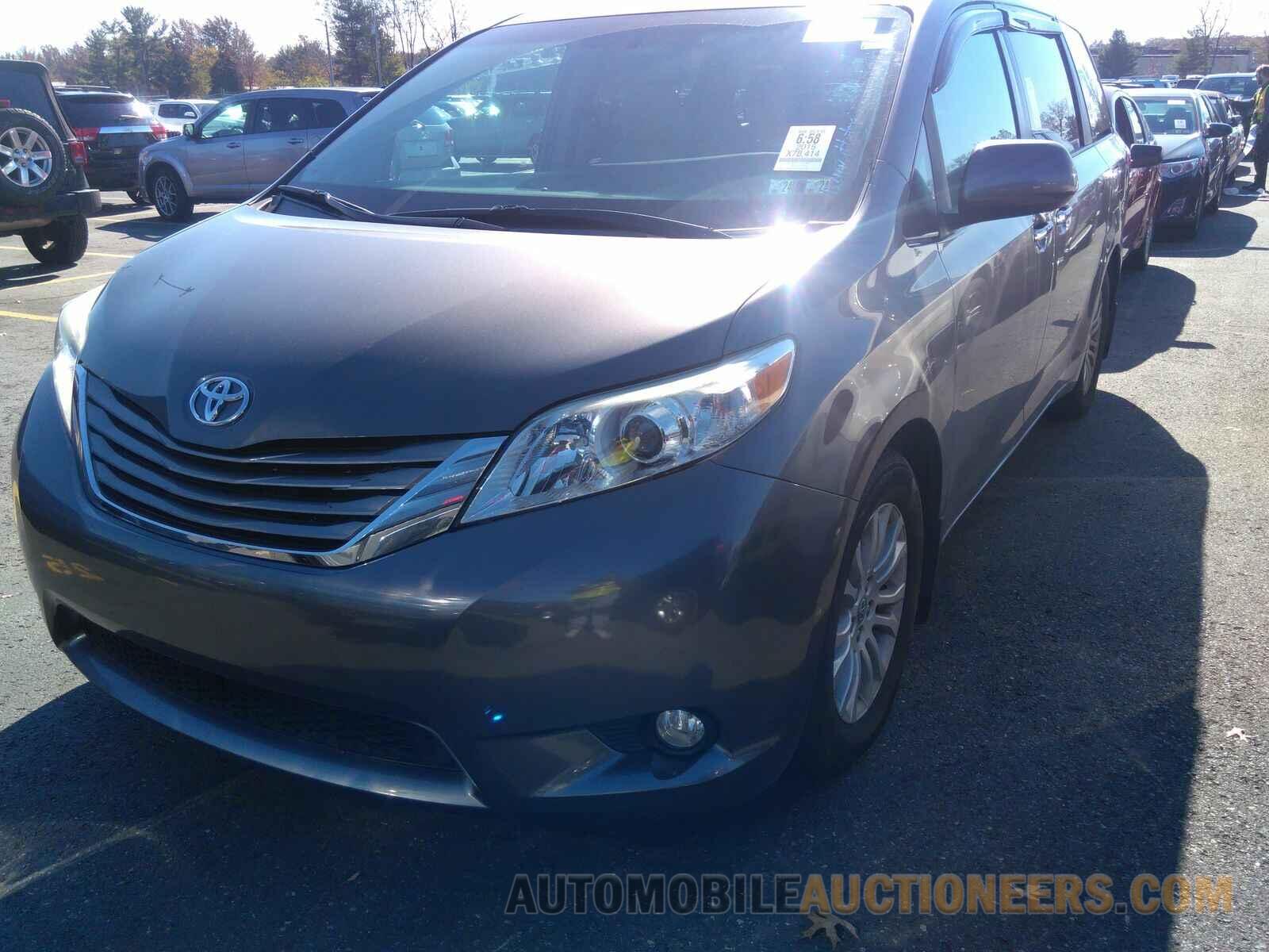 5TDYK3DC8FS624301 Toyota Sienna 2015