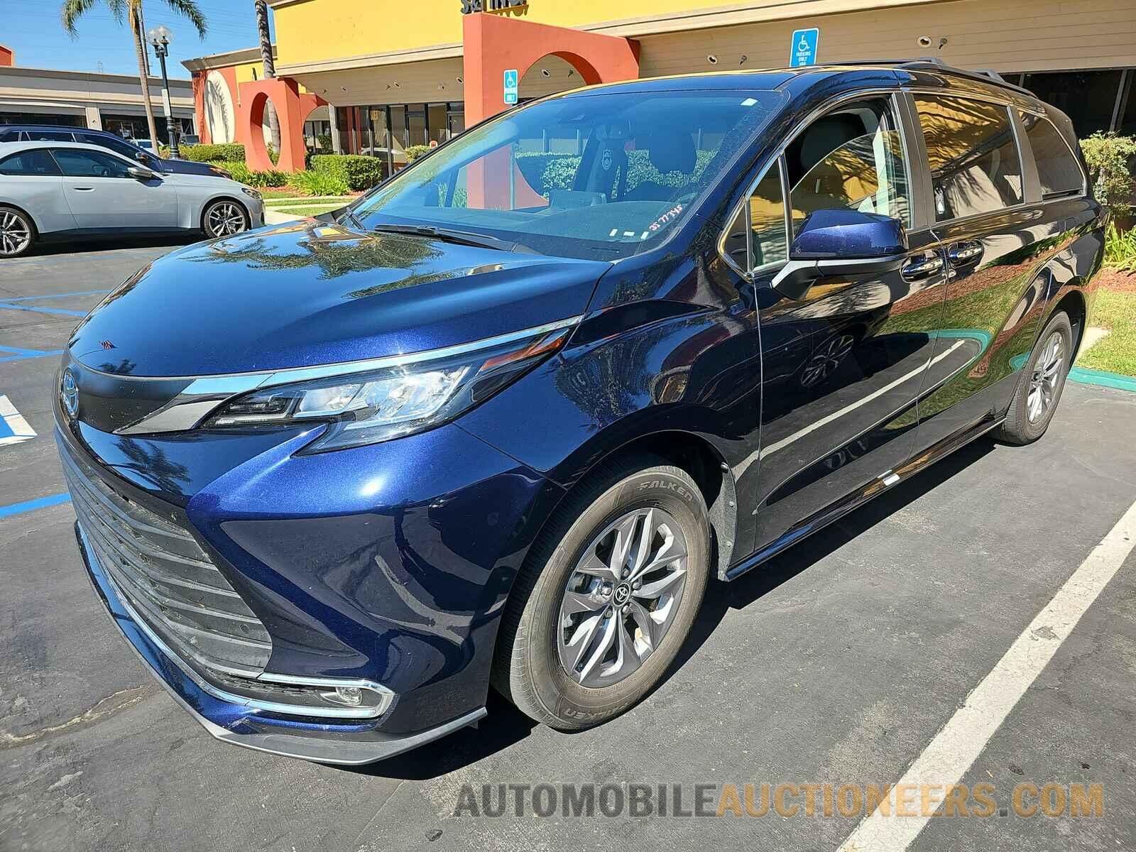 5TDYRKEC8NS134587 Toyota Sienna 2022