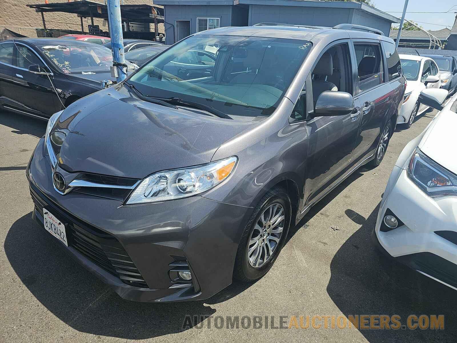 5TDYZ3DC0KS998892 Toyota Sienna 2019