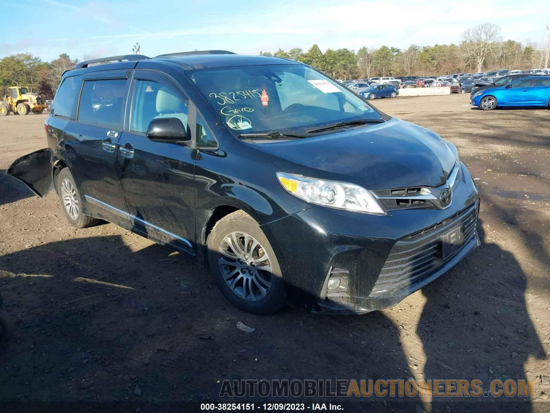 5TDYZ3DC1JS941633 TOYOTA SIENNA 2018