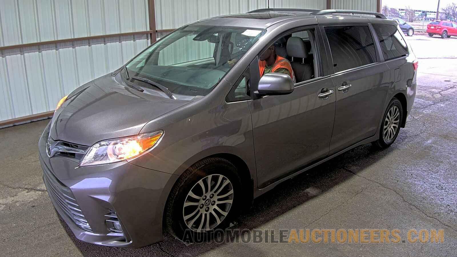 5TDYZ3DC4JS945448 Toyota Sienna 2018