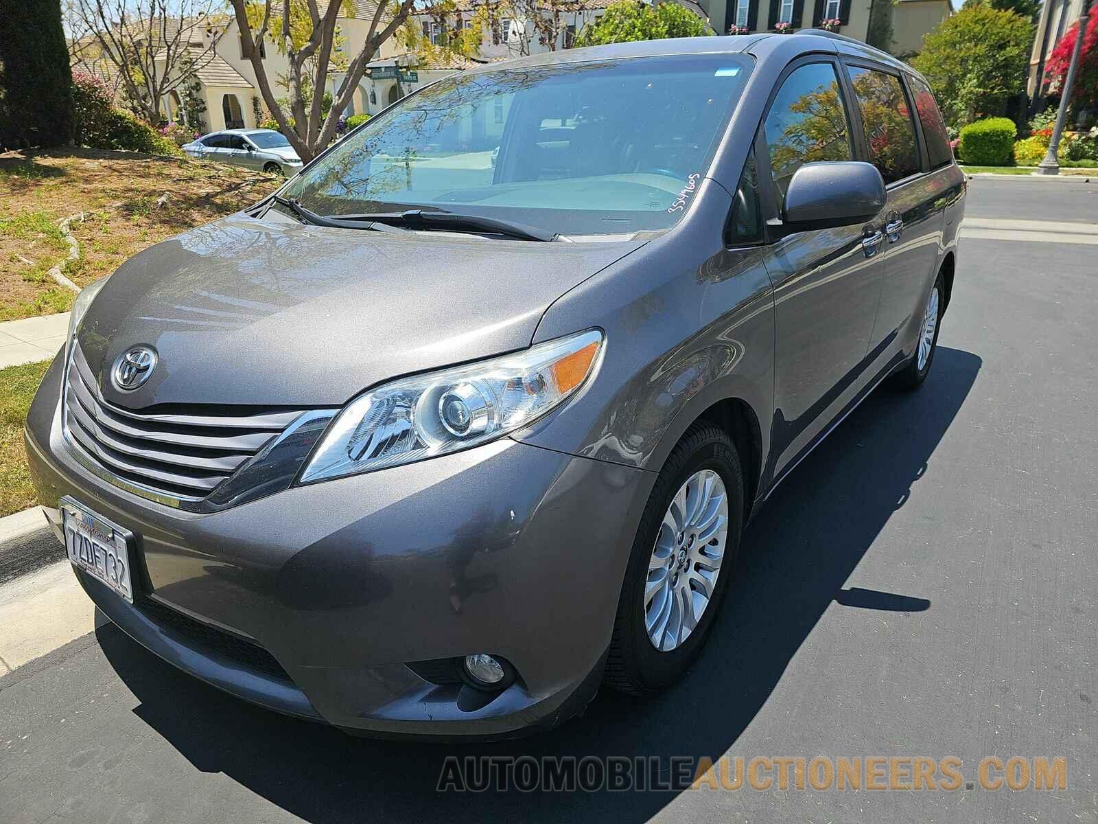 5TDYZ3DC7HS875034 Toyota Sienna 2017