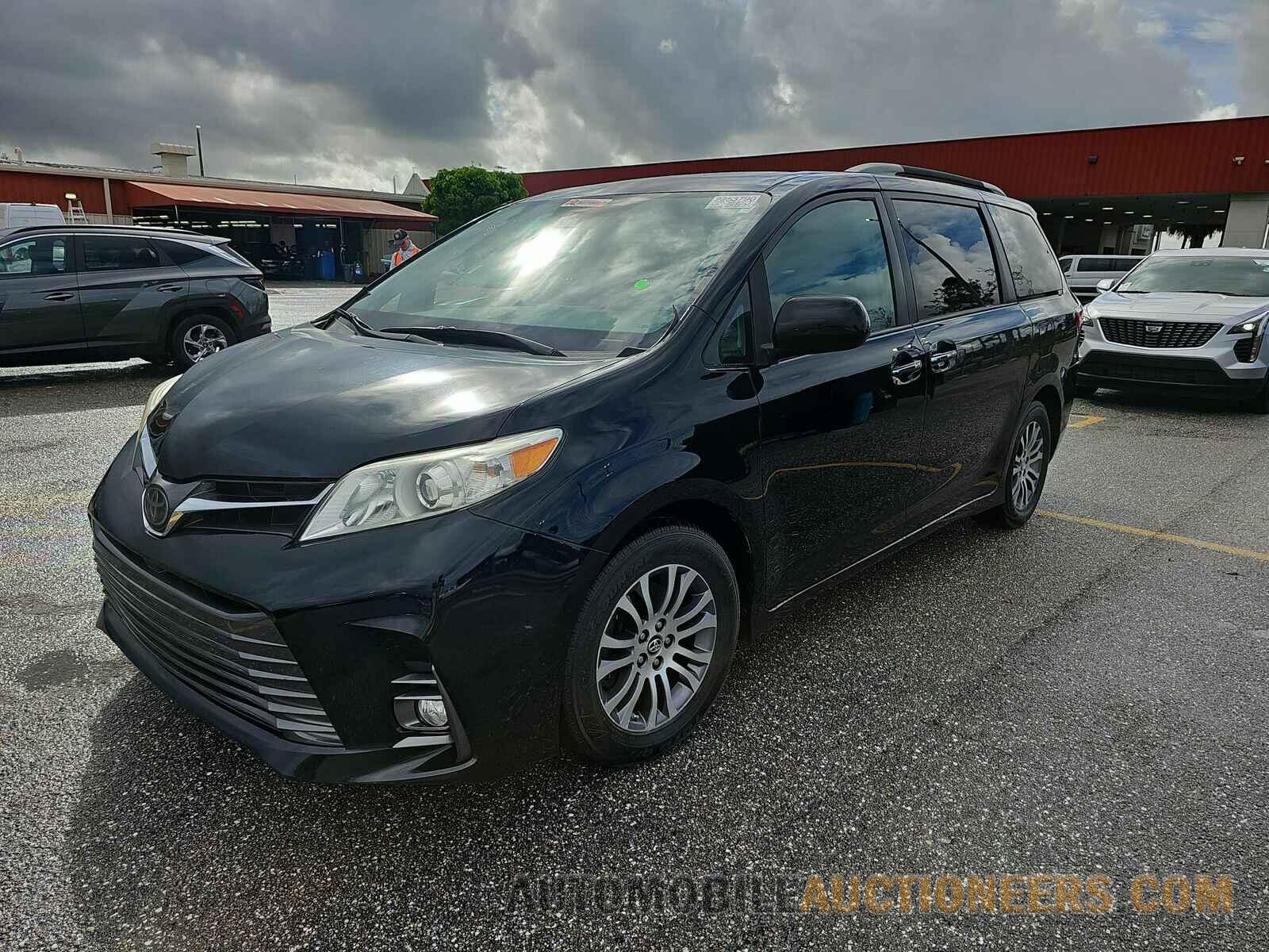 5TDYZ3DC7JS913819 Toyota Sienna 2018