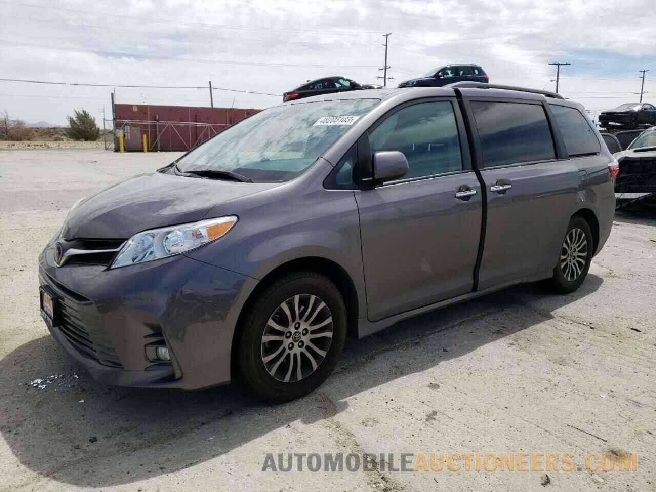 5TDYZ3DC8JS907219 TOYOTA SIENNA 2018