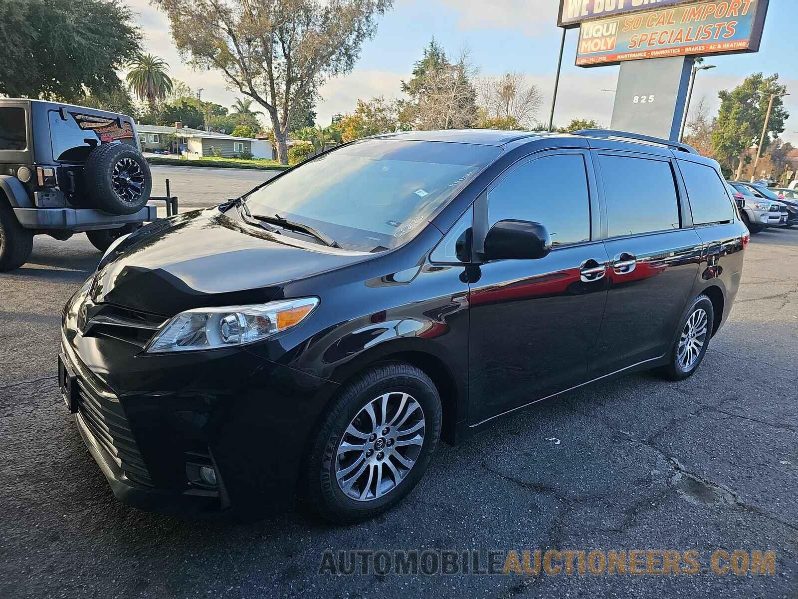 5TDYZ3DC8KS011147 Toyota Sienna 2019