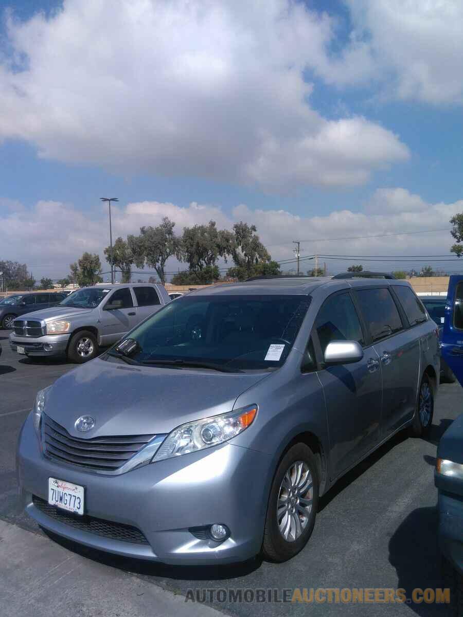 5TDYZ3DC9HS775193 Toyota Sienna 2017