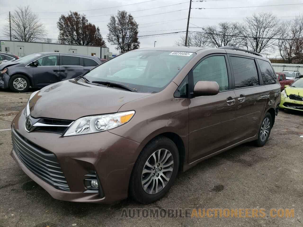 5TDYZ3DC9JS929018 TOYOTA SIENNA 2018