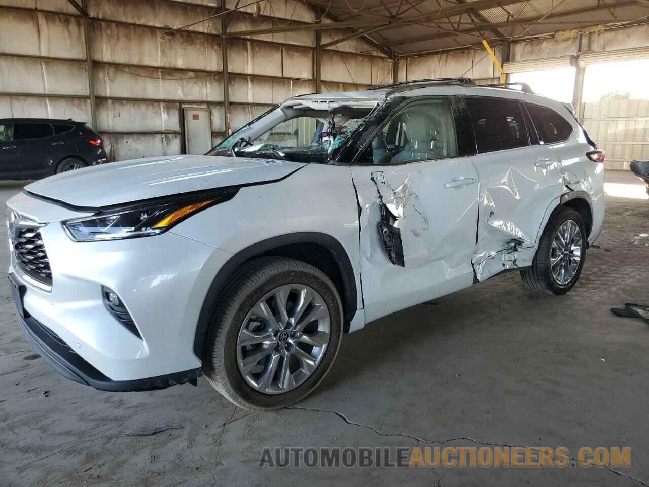 5TDYZRAHXNS116327 TOYOTA HIGHLANDER 2022