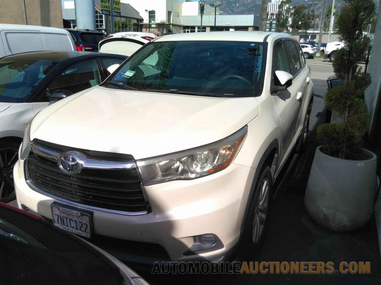 5TDZARFH0FS016386 Toyota Highlander 2015