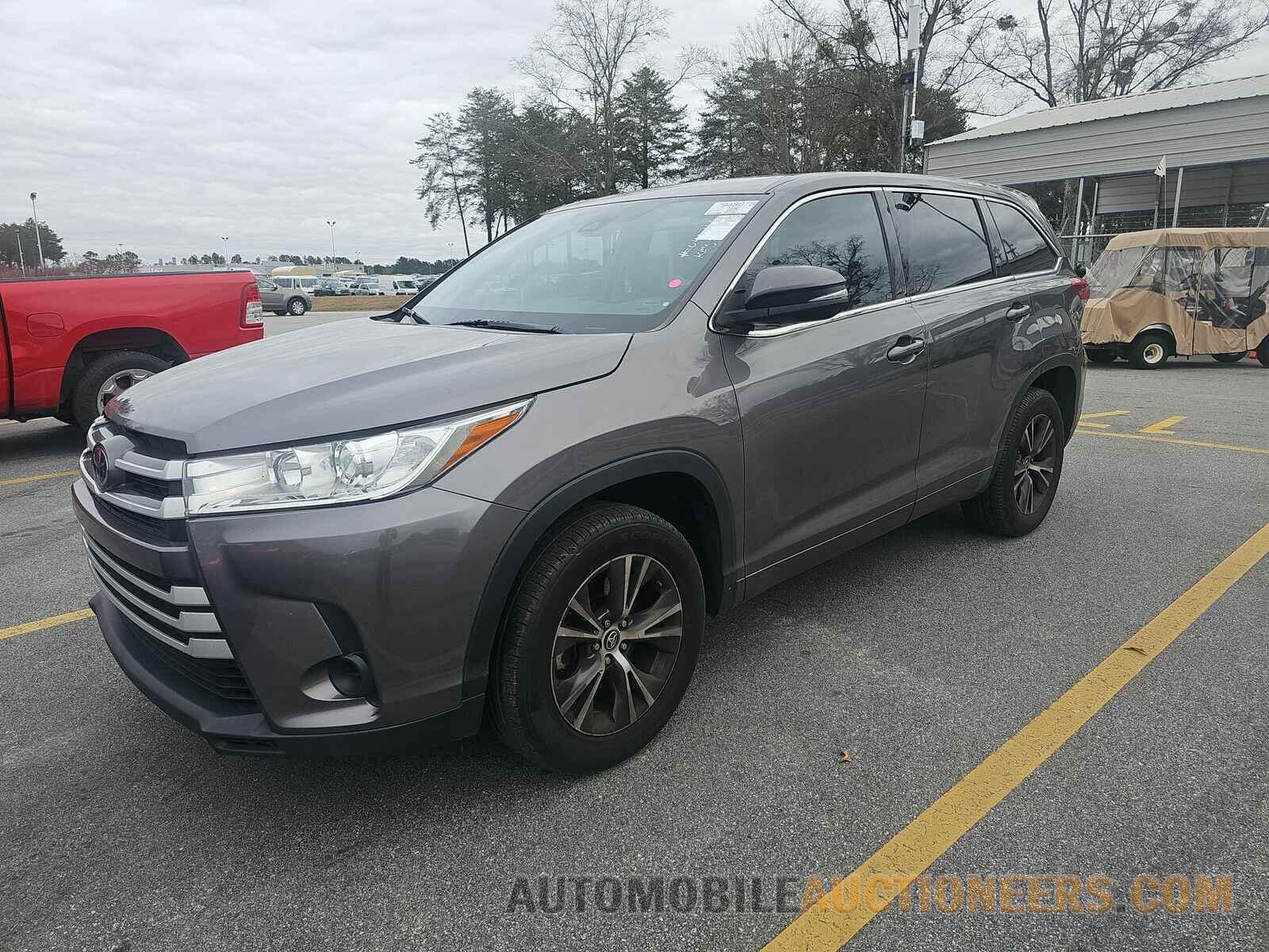 5TDZARFH0JS040700 Toyota Highlander 2018