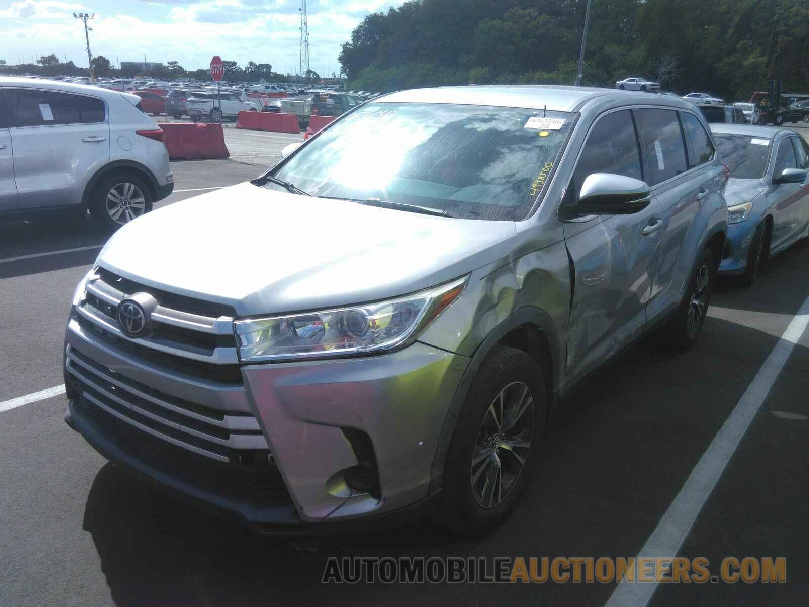 5TDZARFH0KS056042 Toyota Highlander 2019