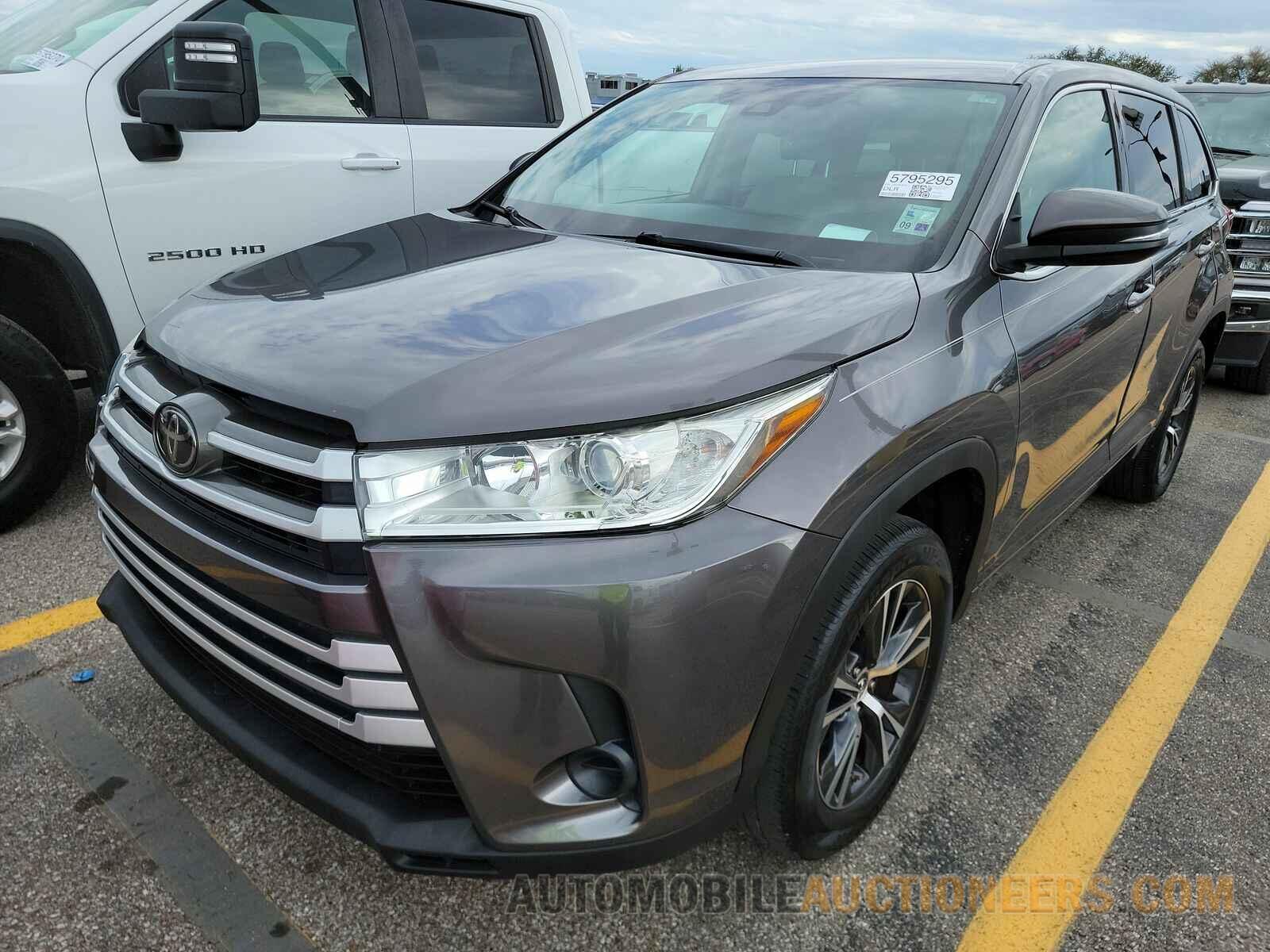 5TDZARFH4JS036424 Toyota Highlander 2018