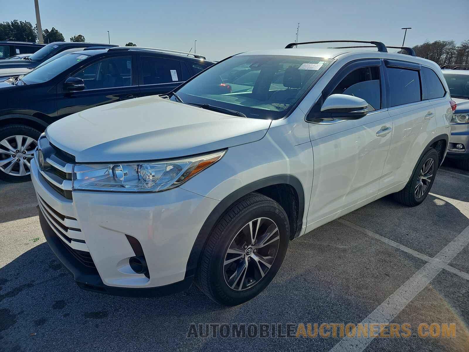 5TDZARFH6HS030067 Toyota Highlander 2017