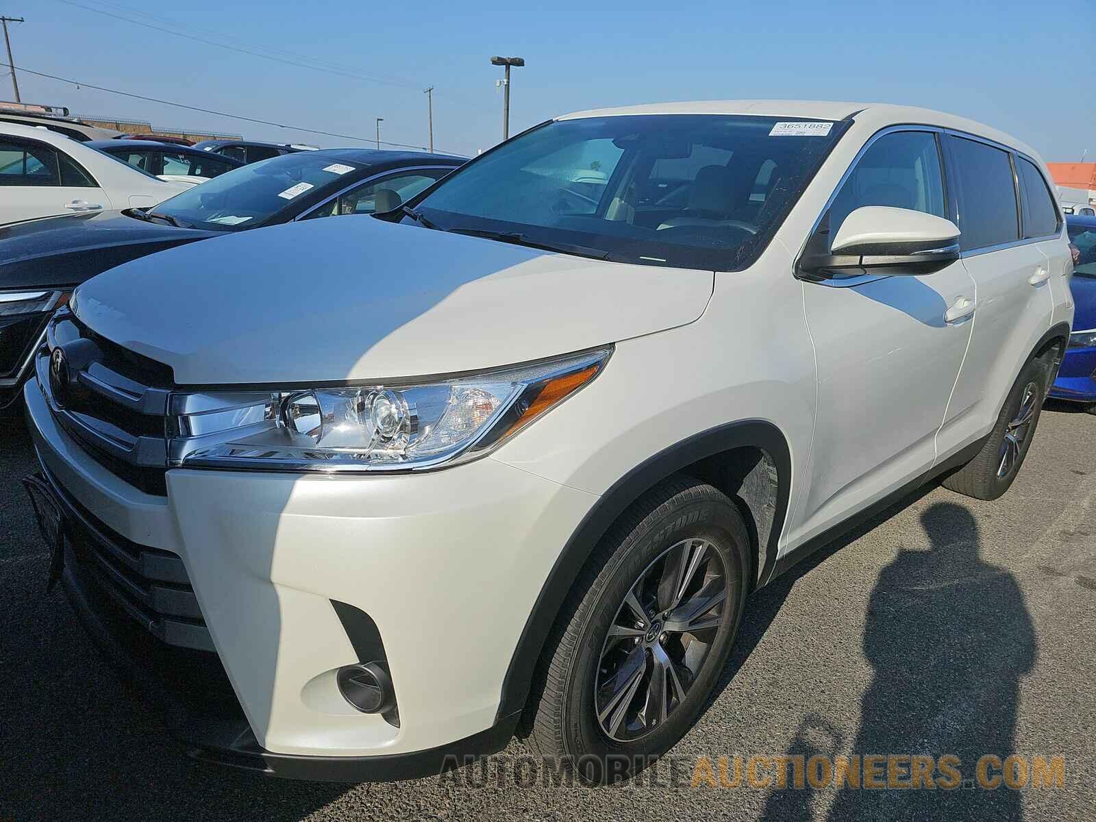 5TDZARFH7KS045197 Toyota Highlander 2019