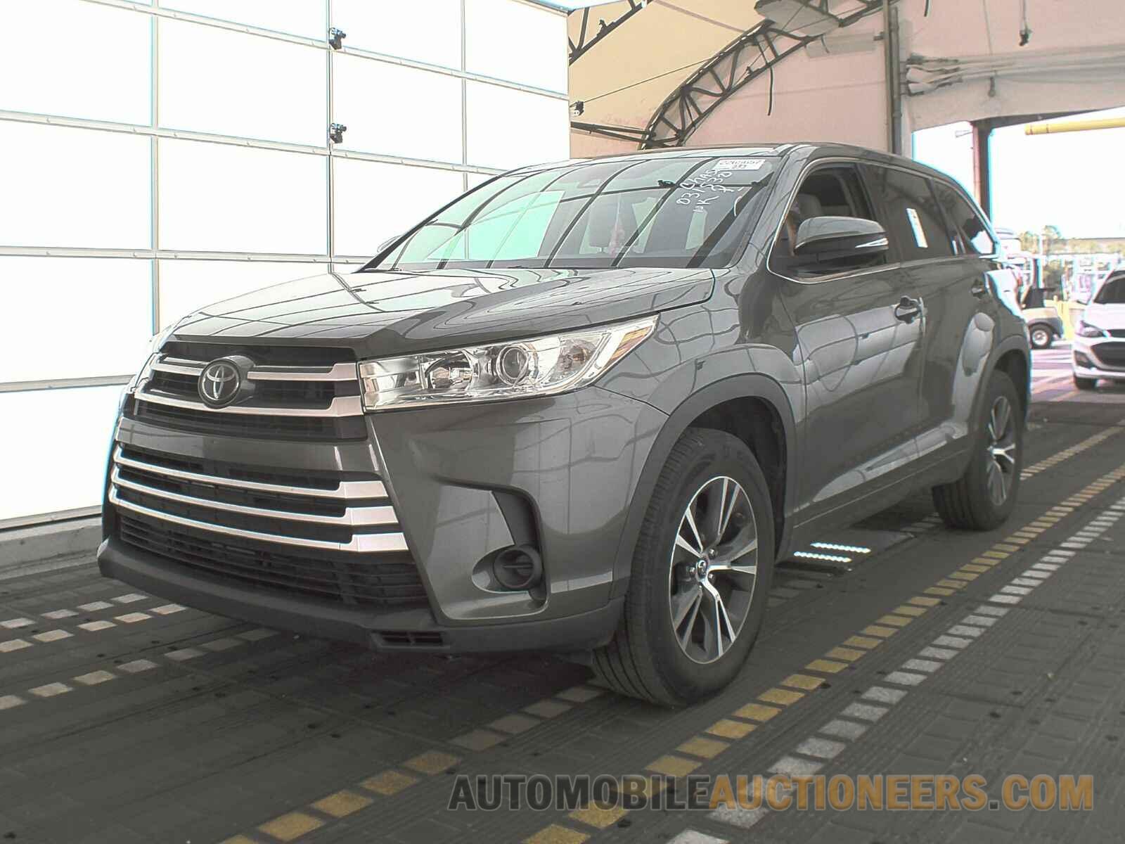 5TDZARFH8HS031530 Toyota Highlander 2017