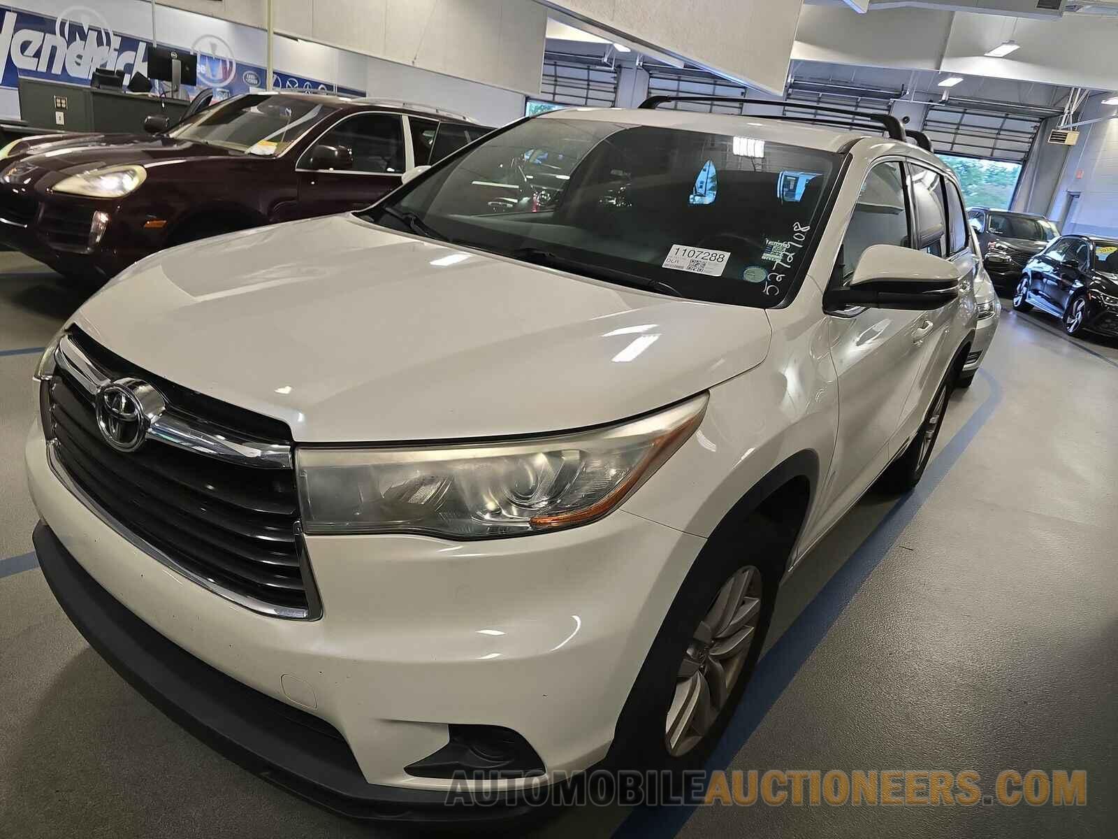 5TDZARFH9FS011123 Toyota Highlander 2015