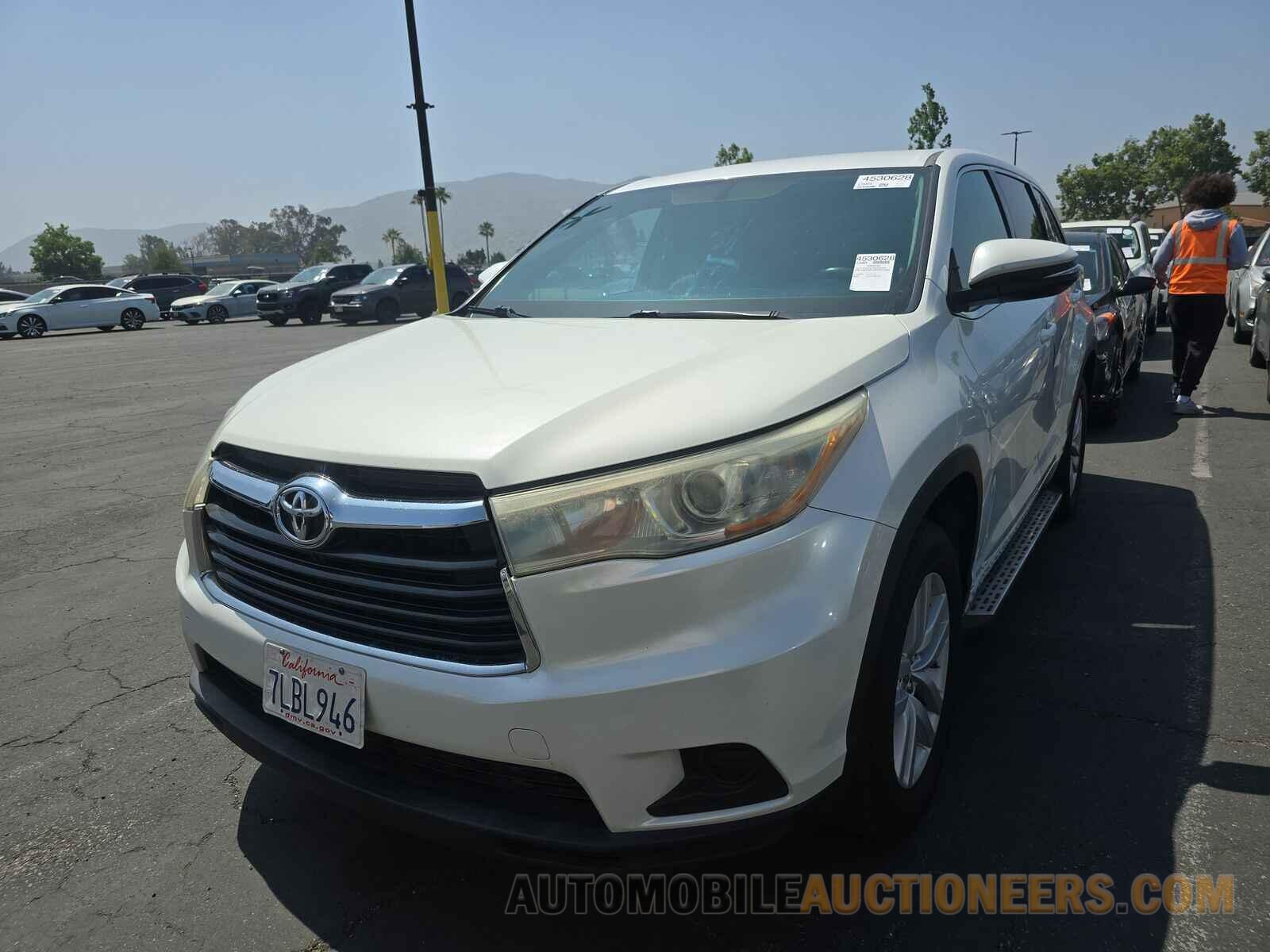 5TDZARFHXFS013897 Toyota Highlander 2015