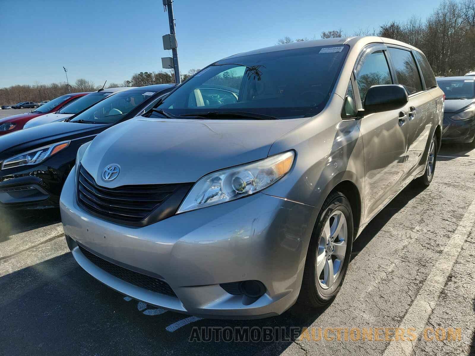 5TDZK3DC7FS606909 Toyota Sienna 2015