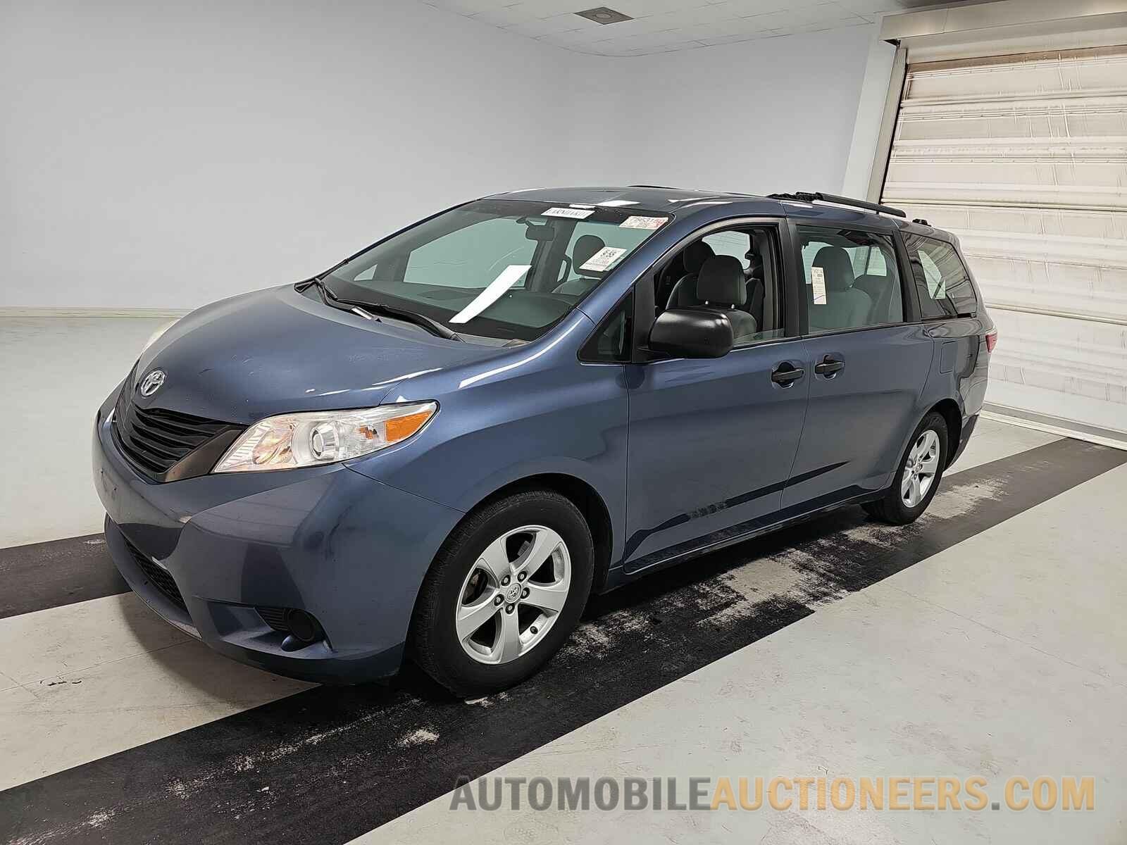 5TDZK3DC9FS606202 Toyota Sienna 2015