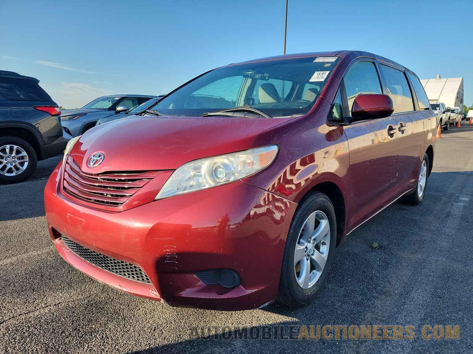 5TDZK3DCXFS564915 Toyota Sienna 2015