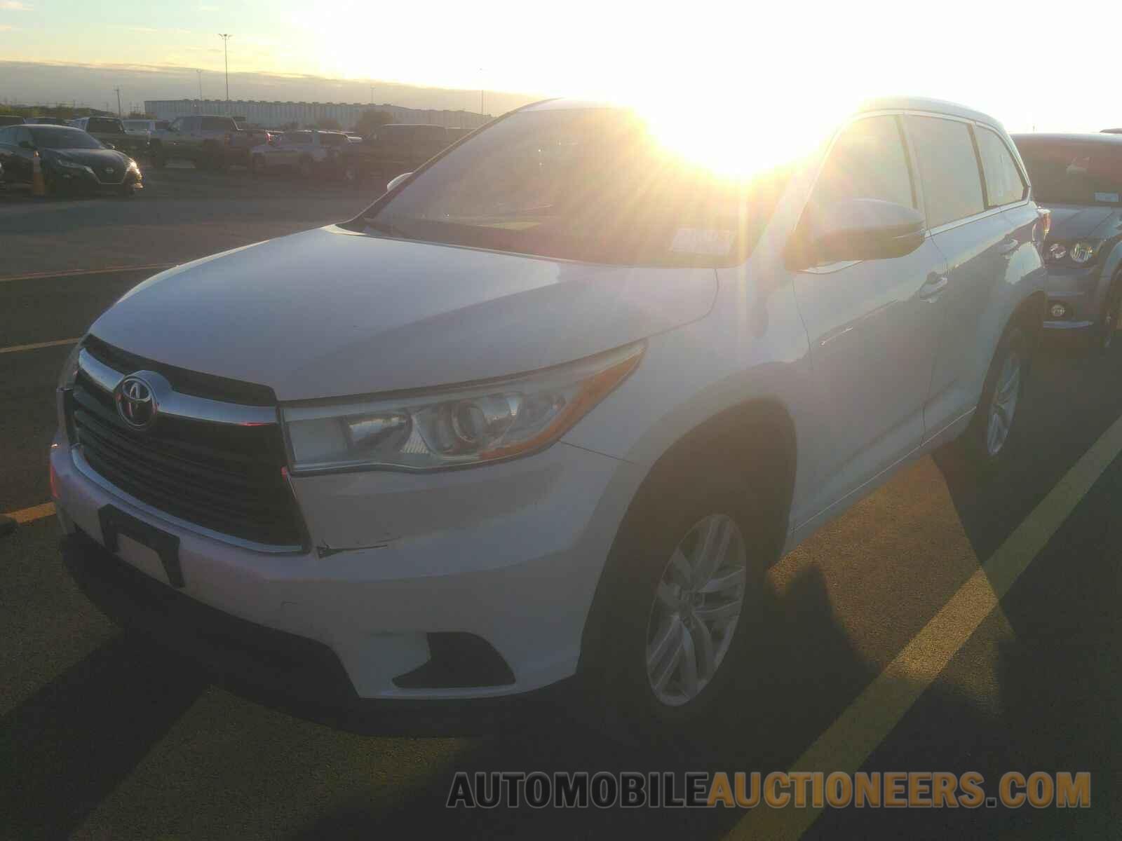 5TDZKRFHXFS064636 Toyota Highlander 2015