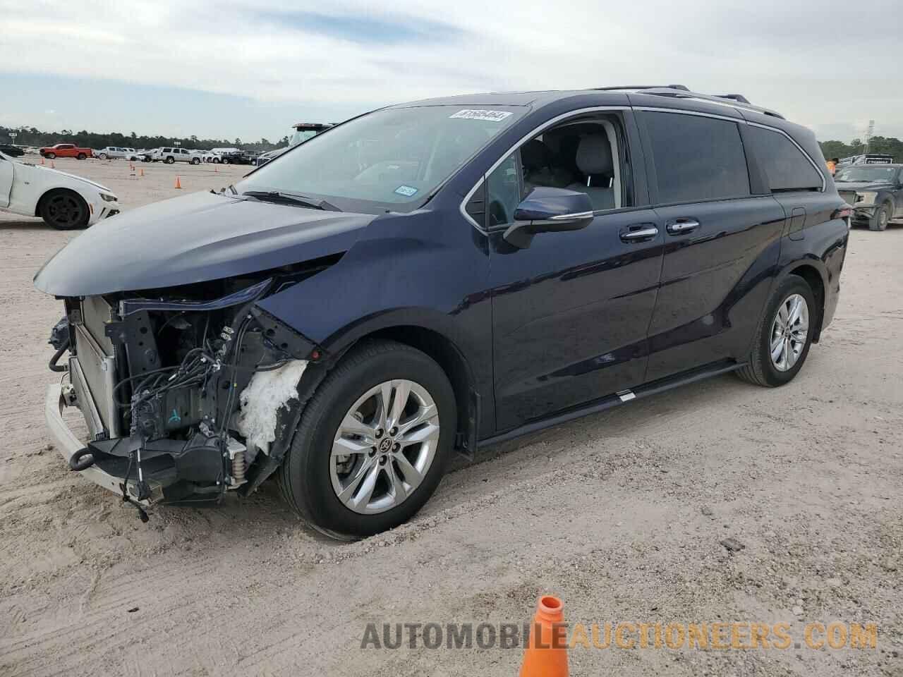 5TDZRKEC8NS095746 TOYOTA SIENNA 2022