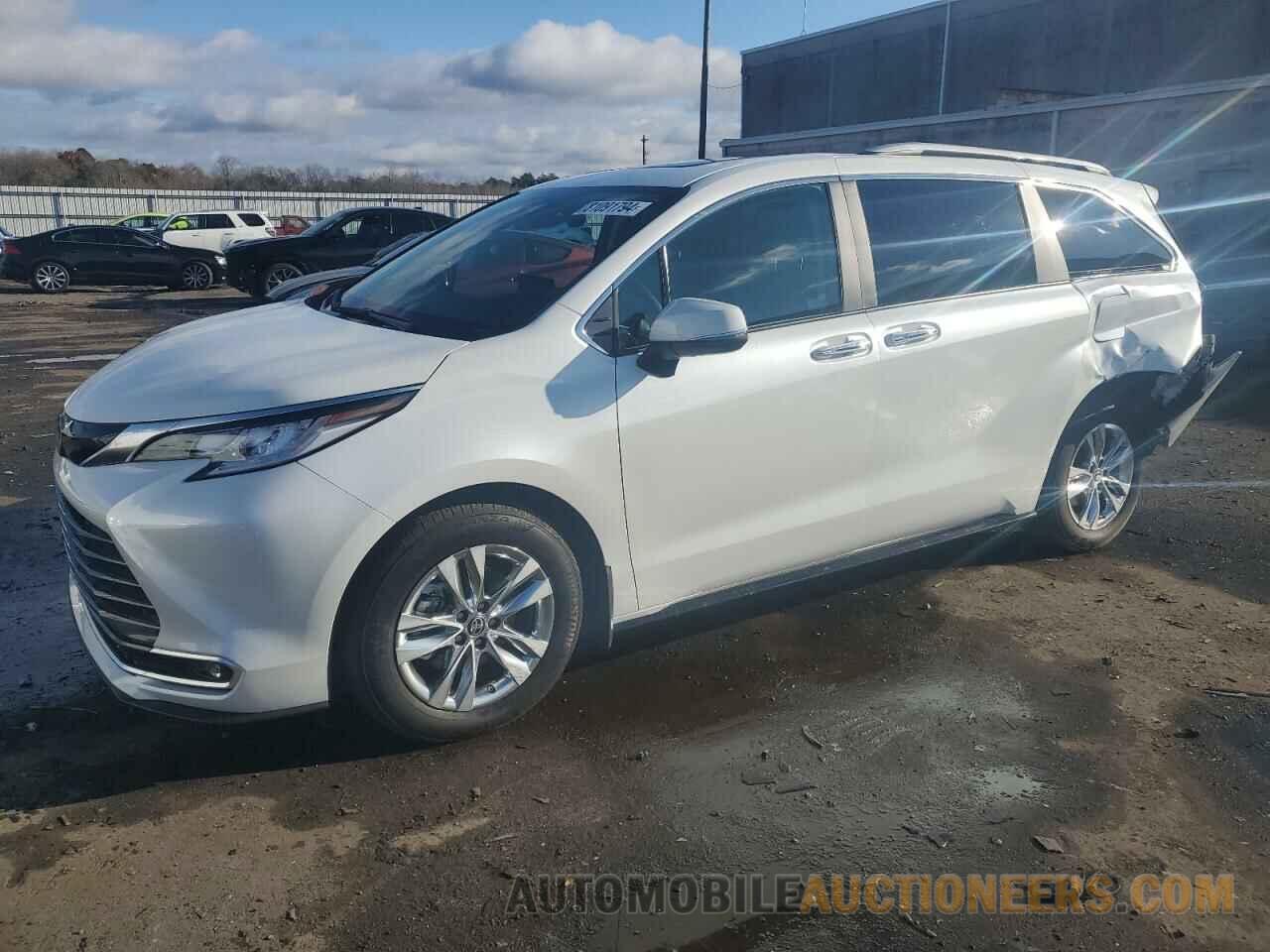 5TDZRKEC8RS220640 TOYOTA SIENNA 2024